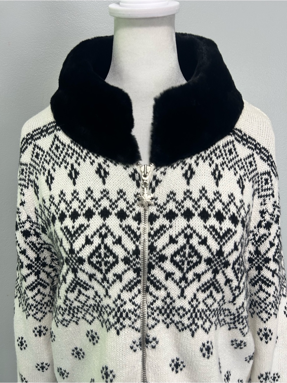 Acorn Black & White Fair Isle Zip Sweater Jacket Faux Fur Collar Cuffs Warm Cozy